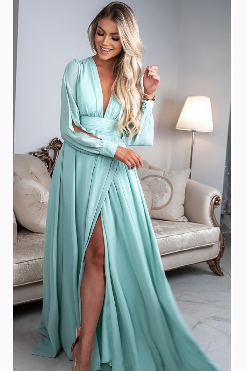 Eva & Lola Poškodený tovar - Svetlozelené šifónové šaty s odhaleným chrbtom Veľkosť: L