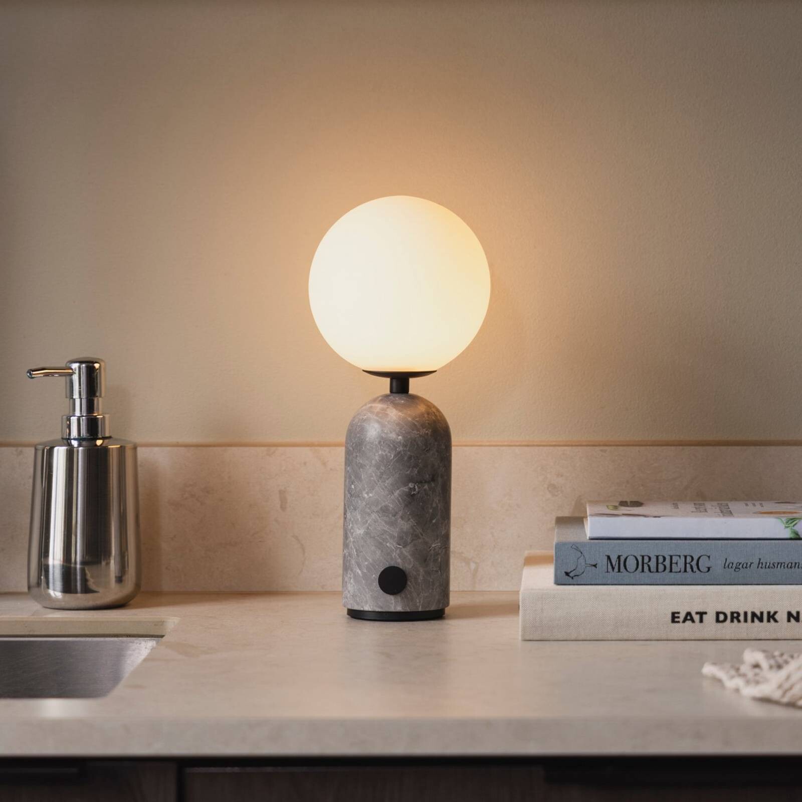 Globen Lighting Akumulátorová stolová lampa Torrano, mramorovo sivá