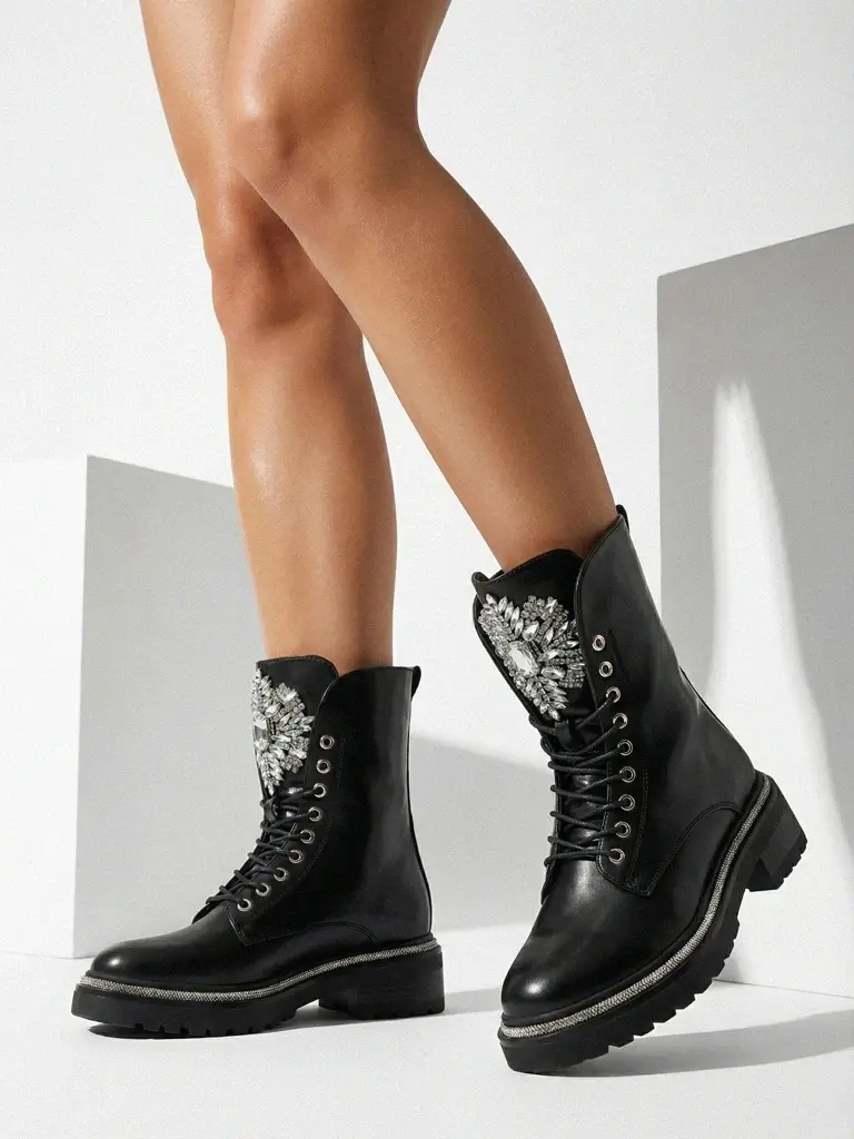 Dámske členkové čižmy na šnurovanie