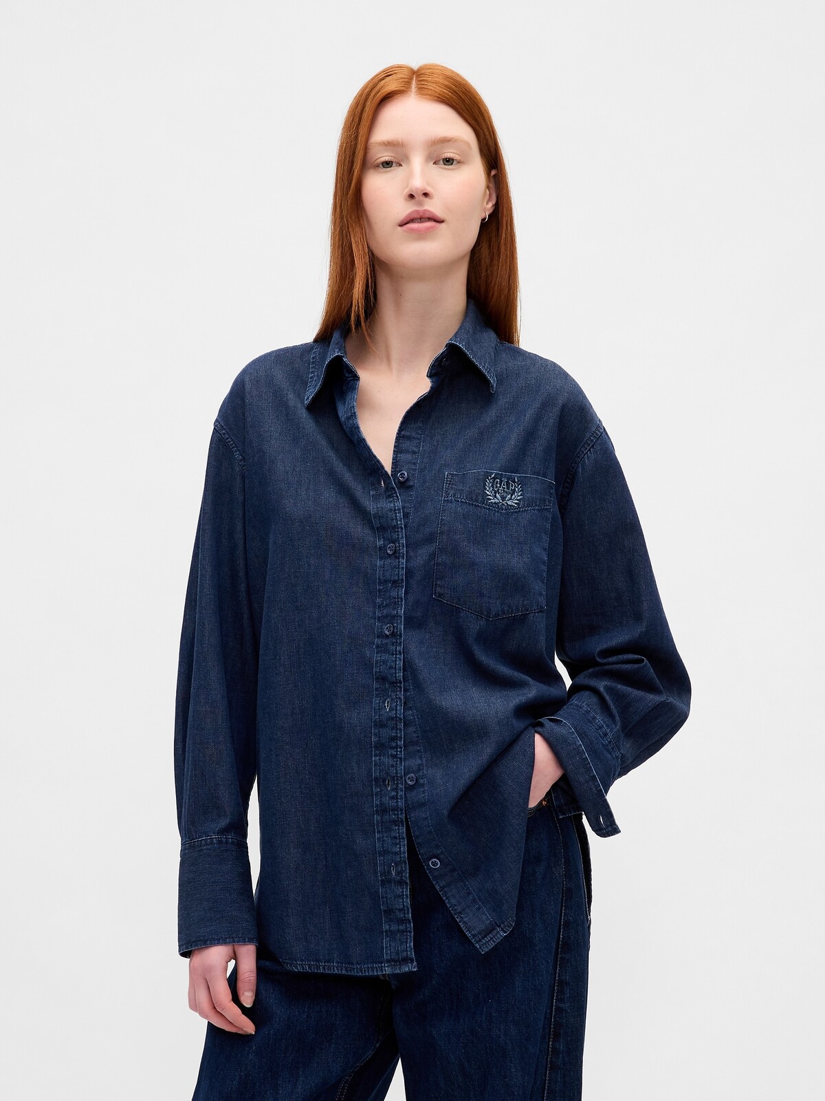 GAP Oversize Denim Shirt with Big Shirt Logo UltraSoft - Ladies
