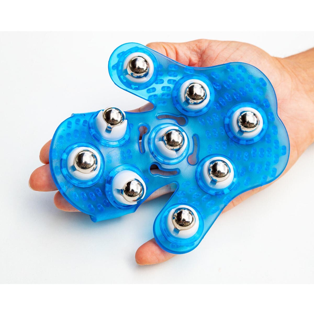 Masážne rukavice s kovovými guľôčkami na uvoľnenie svalov