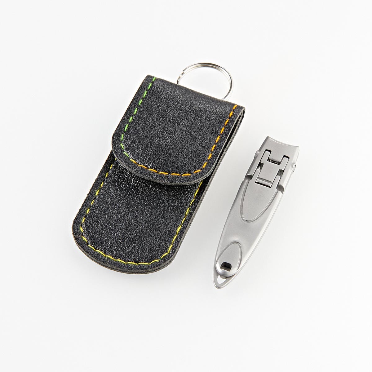 nožničky na nechty v prípade