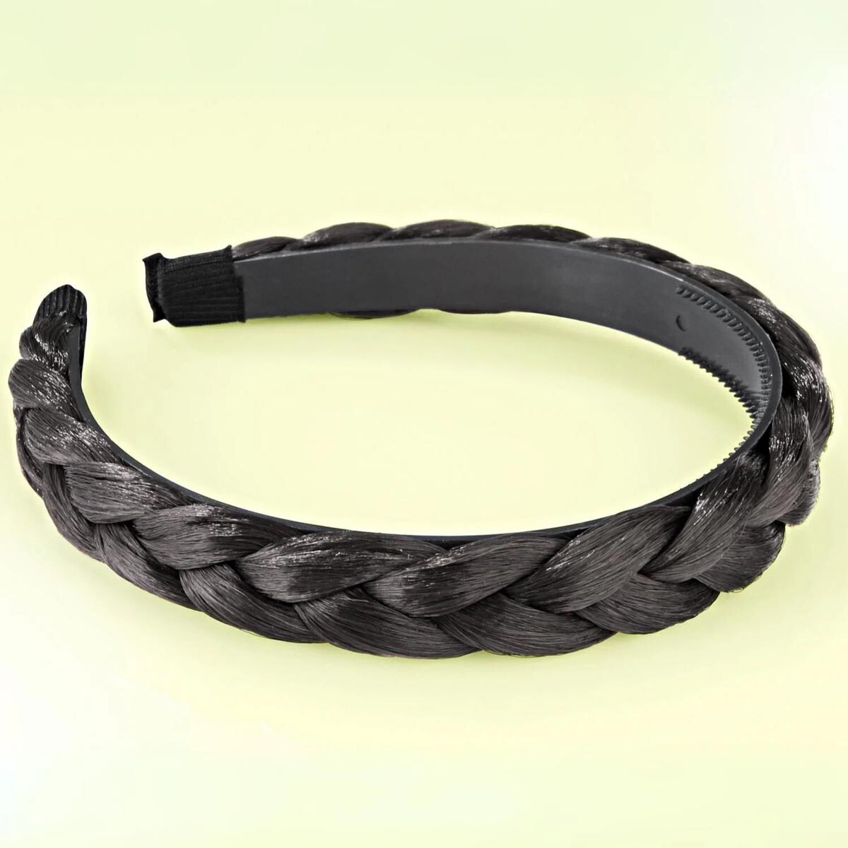 Čelenka s pleteným vrkočom, čierna