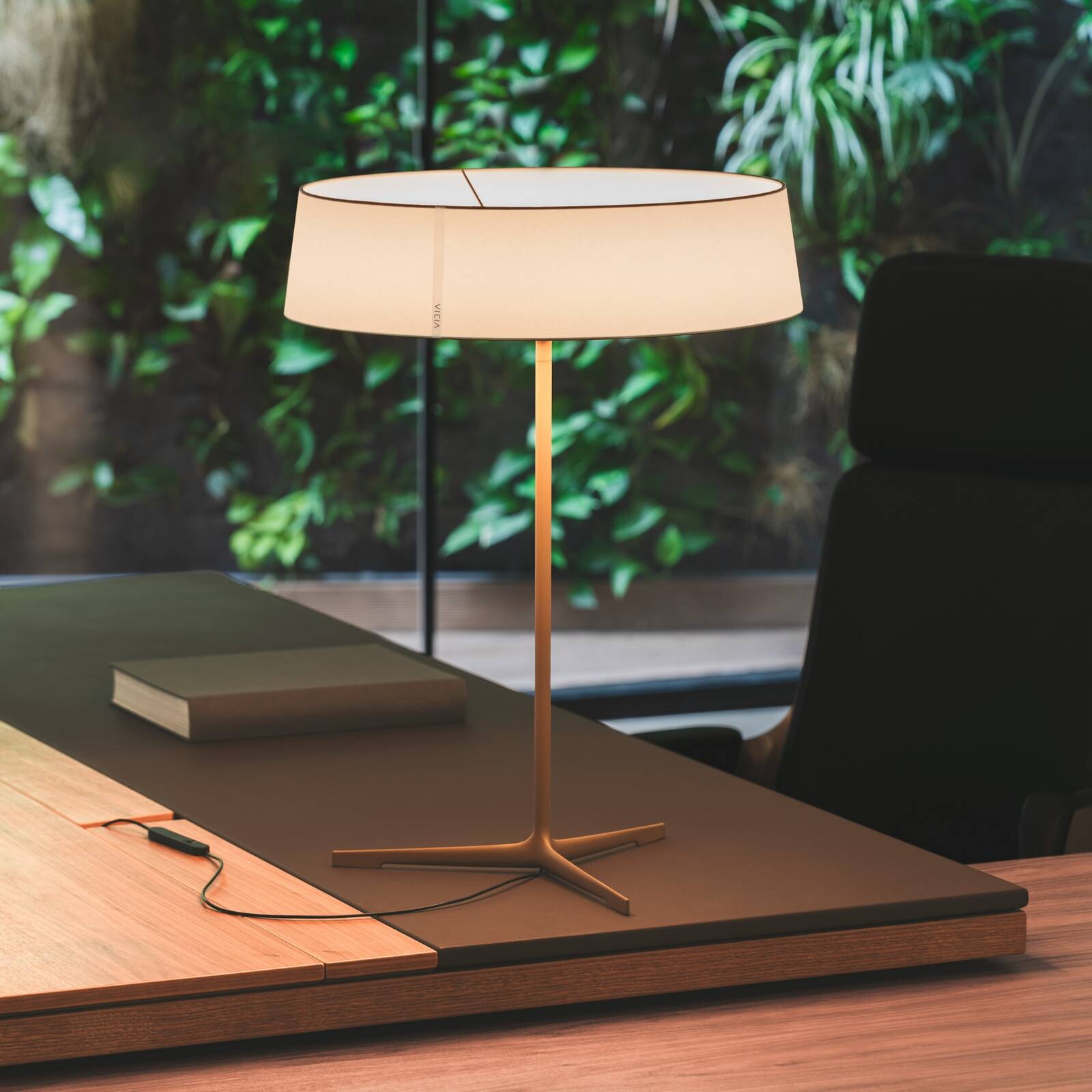 Vibia stolová LED lampa DAMA, béžová, výška 61 cm papier/kov