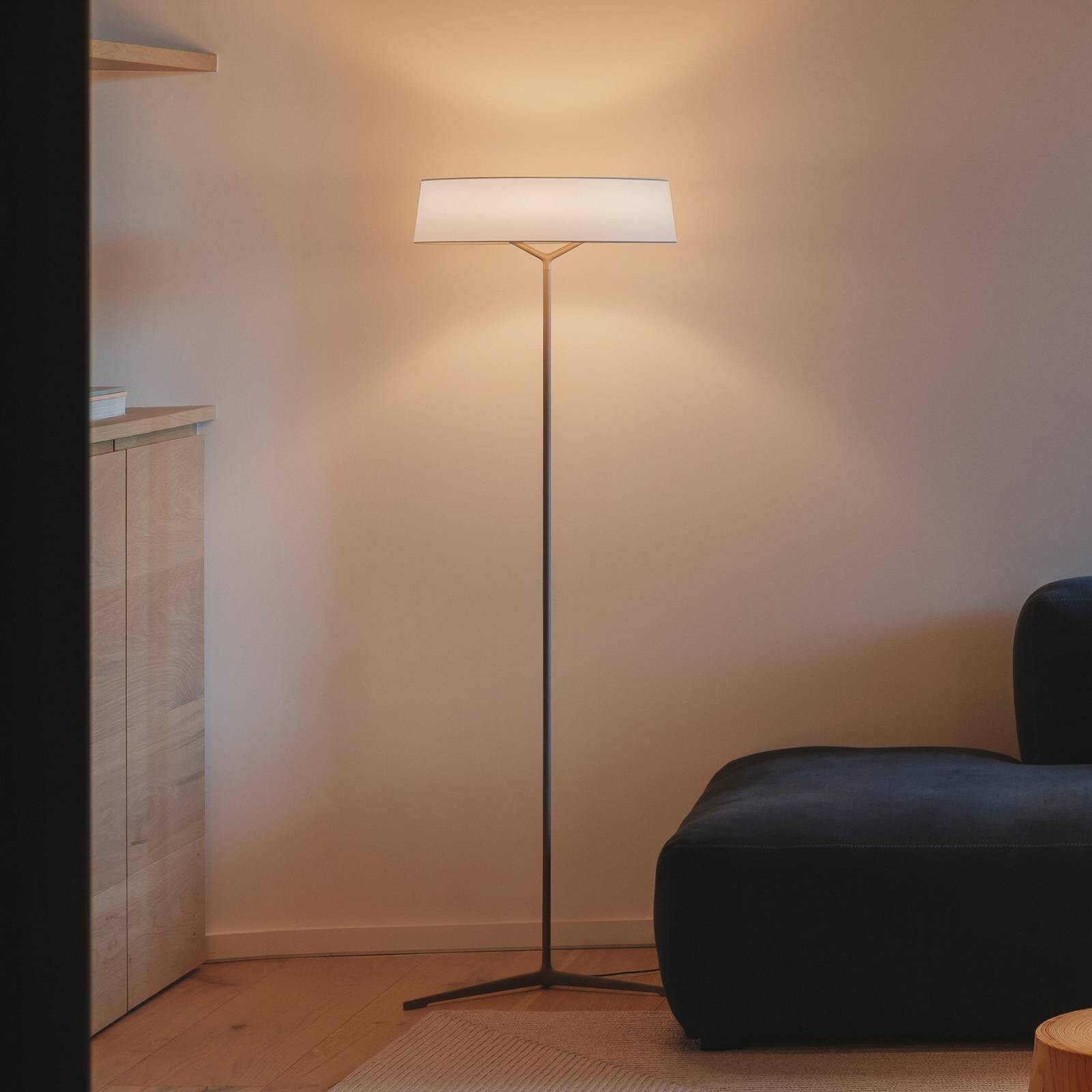 Vibia LED stojacia lampa DAMA, béžové, výška 140 cm papier/kov
