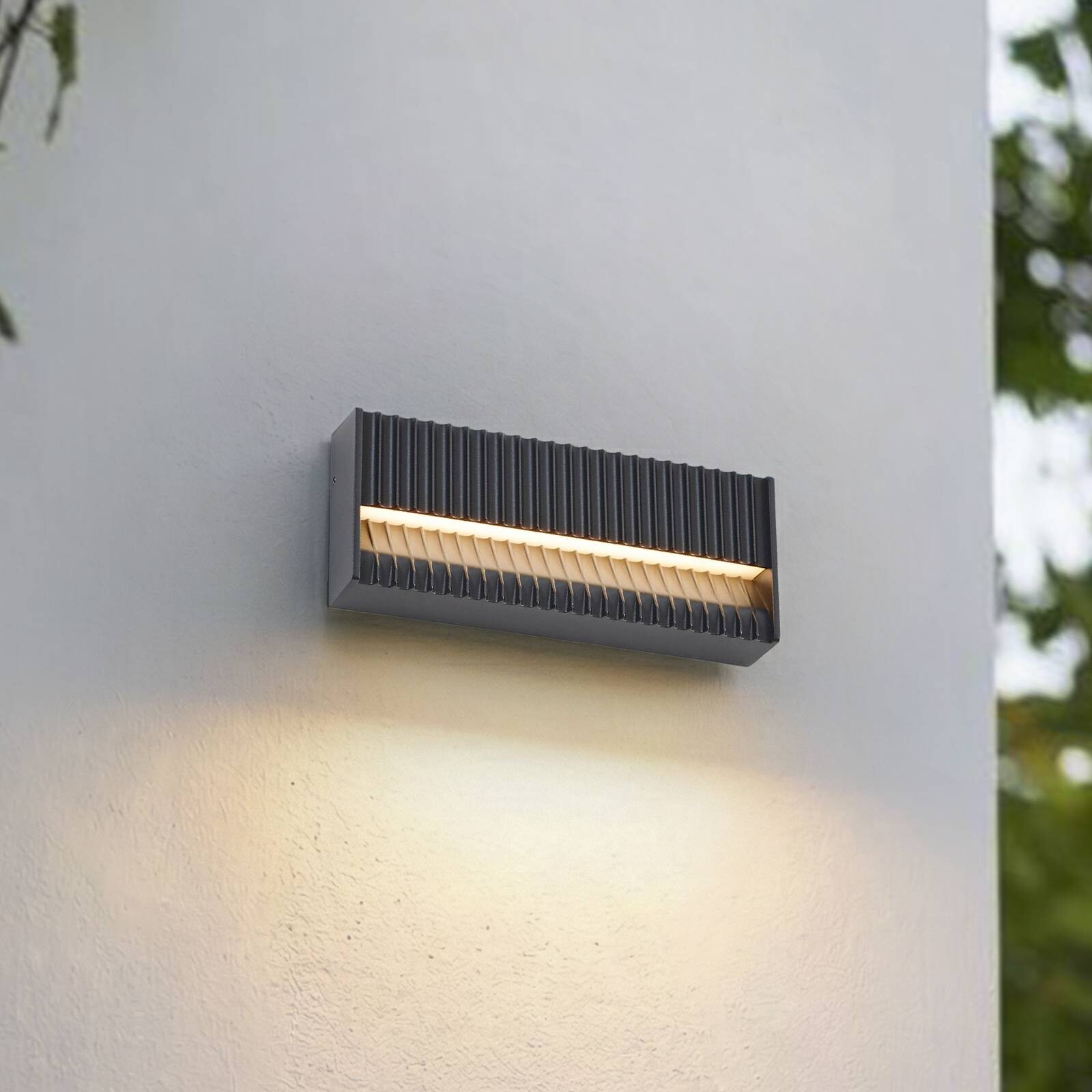 Lucande LED vonkajšie nástenné svietidlo Tavion, 25 cm, antracitová farba, IP65