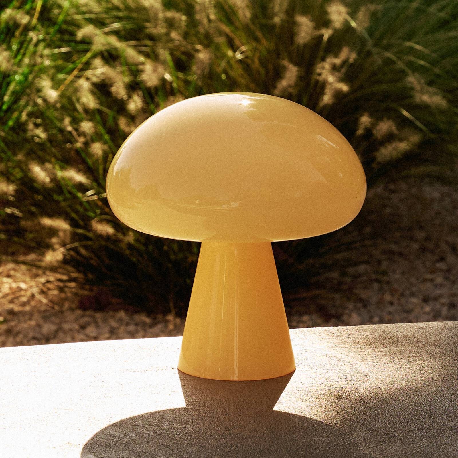 Gubi LED stolová lampa Obello, jemne žltá, IP44, sklo