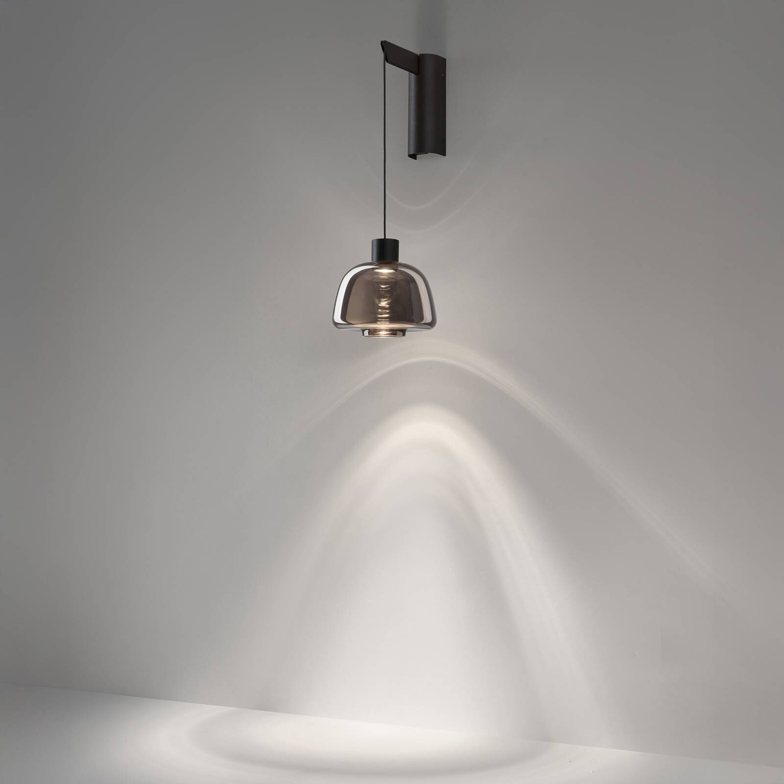 Bover LED nástenné svetlo Drep A/01, dymovo šedá, sklo, 2 700 K