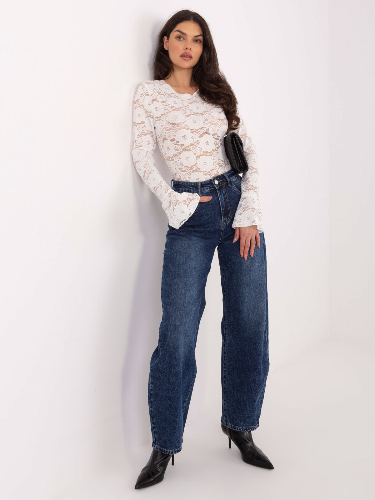 Čipkované body v bielej farbe