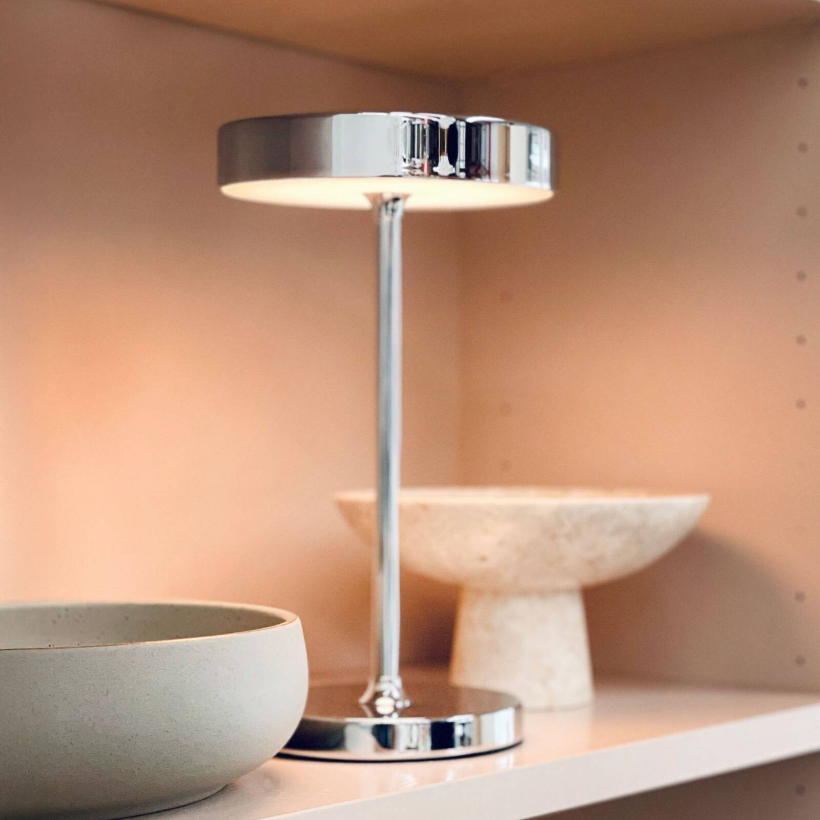 Dyberg Larsen stolová LED lampa Starlight, chróm, kov