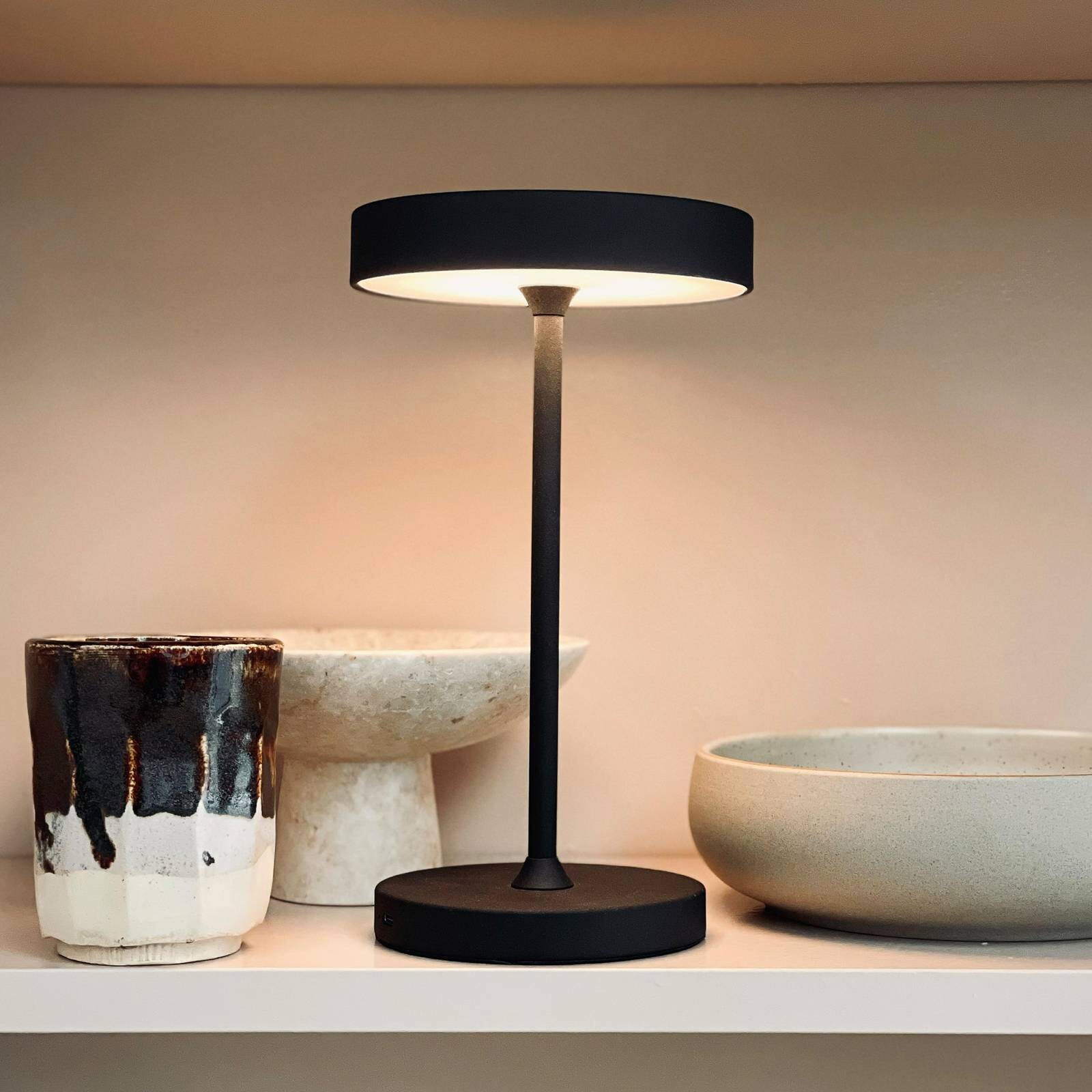 Dyberg Larsen stolová LED lampa Starlight, čierna, kovová