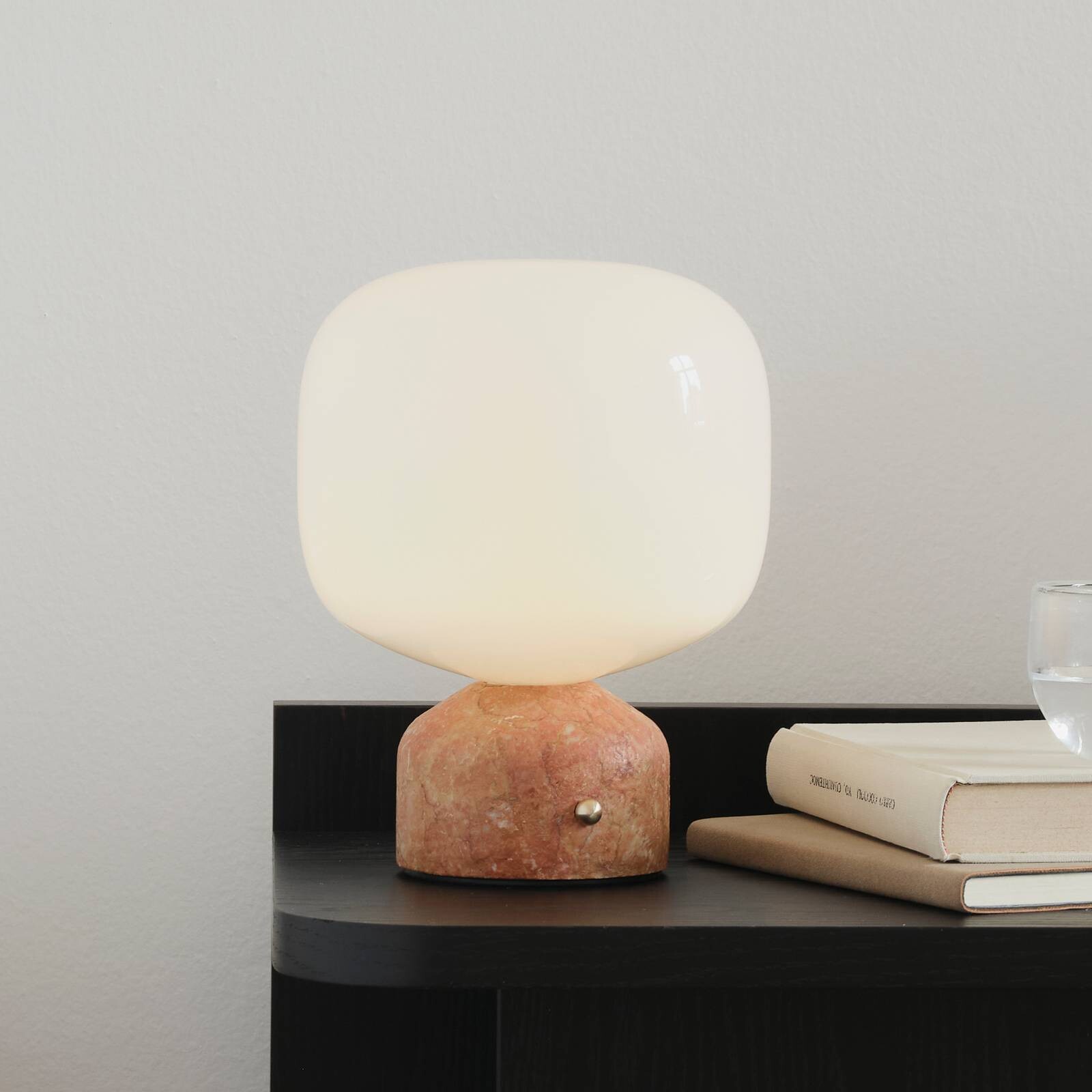 GEJST stolová LED lampa Meemo, mramor jantár, sklo, USB