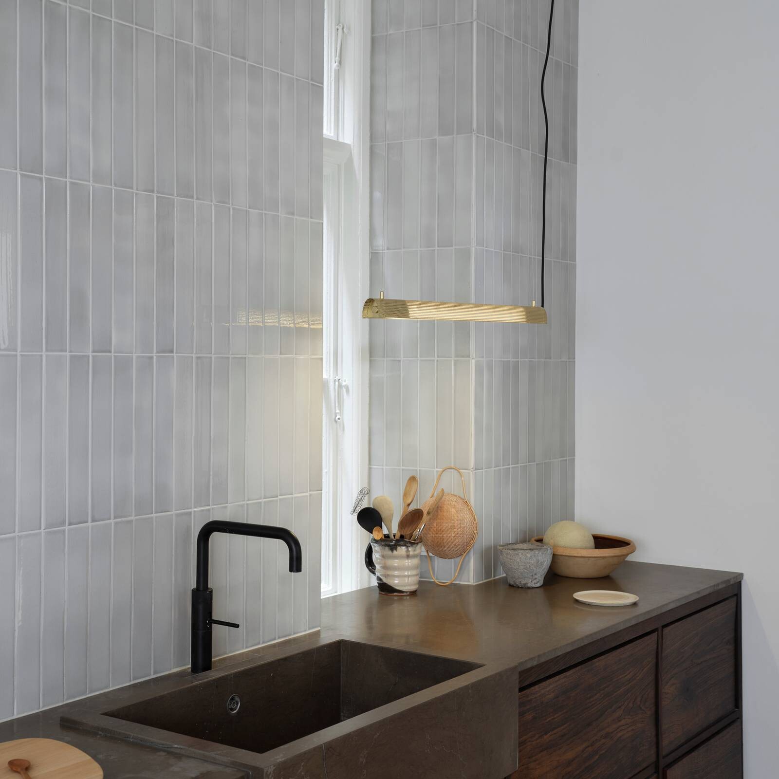 GEJST závesné svietidlo Radent mosazná, dĺžka 70 cm, G13 LED