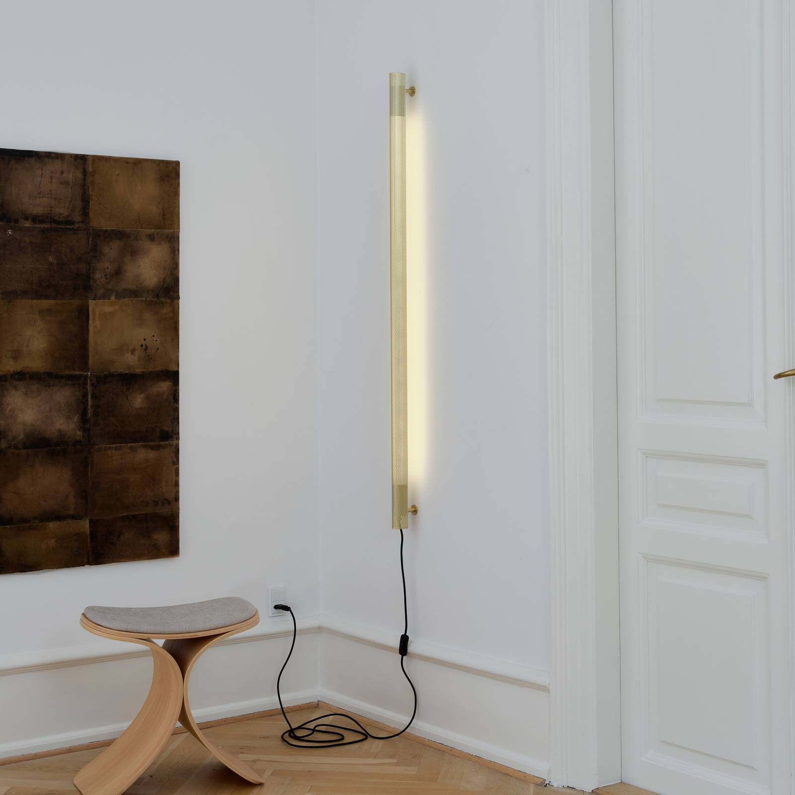 GEJST nástenné svetlo Radent mosadzová farba, výška 135 cm, G13 LED