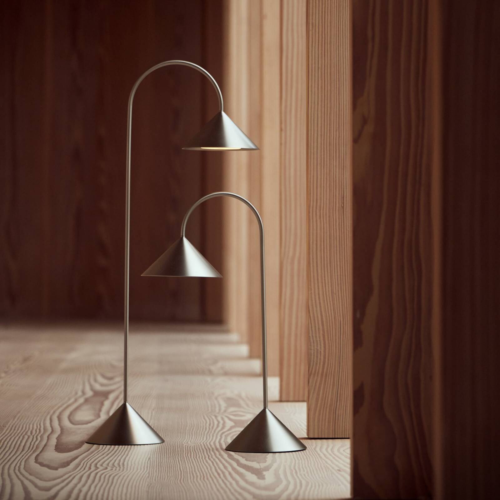 FRANDSEN LED stojacia lampa Grasp, nerezová oceľ, výška 72 cm