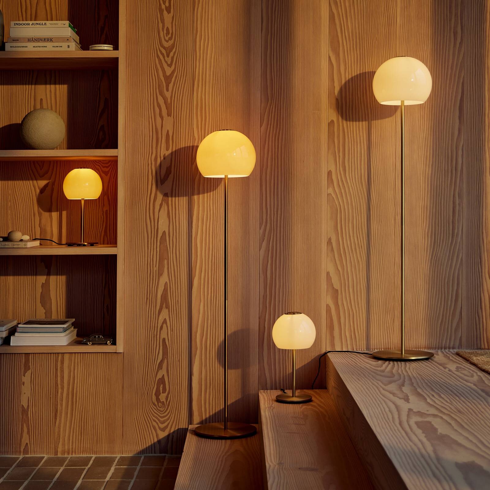 FRANDSEN Stojacia lampa Ball Glass, jantár, sklo, 130 cm, E27