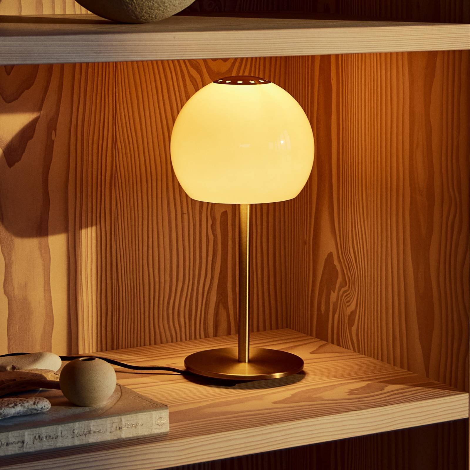 FRANDSEN Stolová lampa Ball Glass, jantárová, sklo, 37 cm, E14