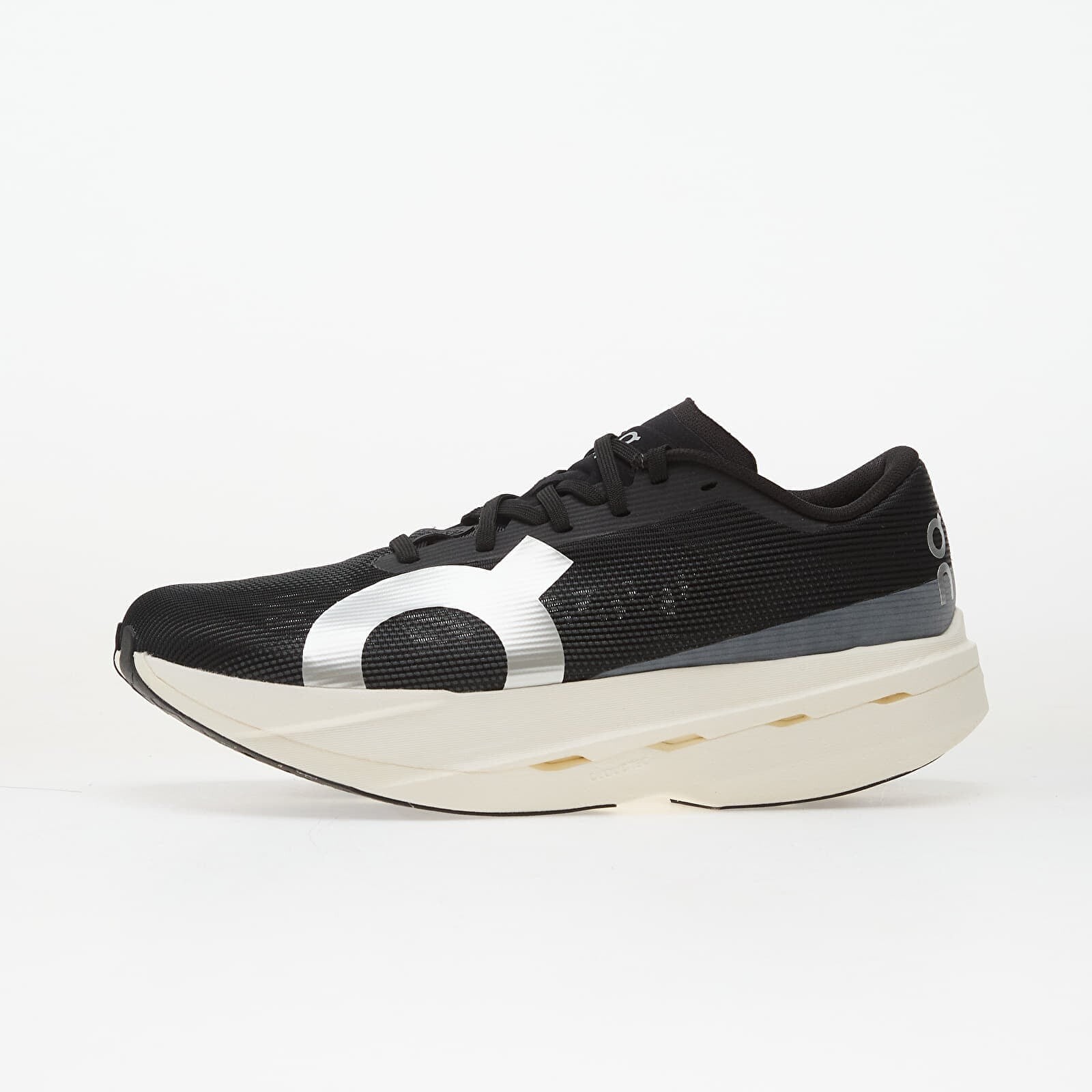 Tenisky On M Cloudboom Volt White/ Black EUR 43