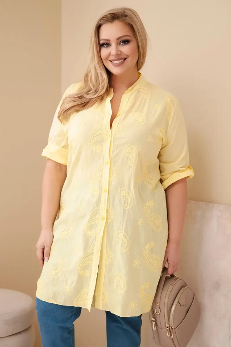 Kesi plus size šaty so vzorom a výšivkou