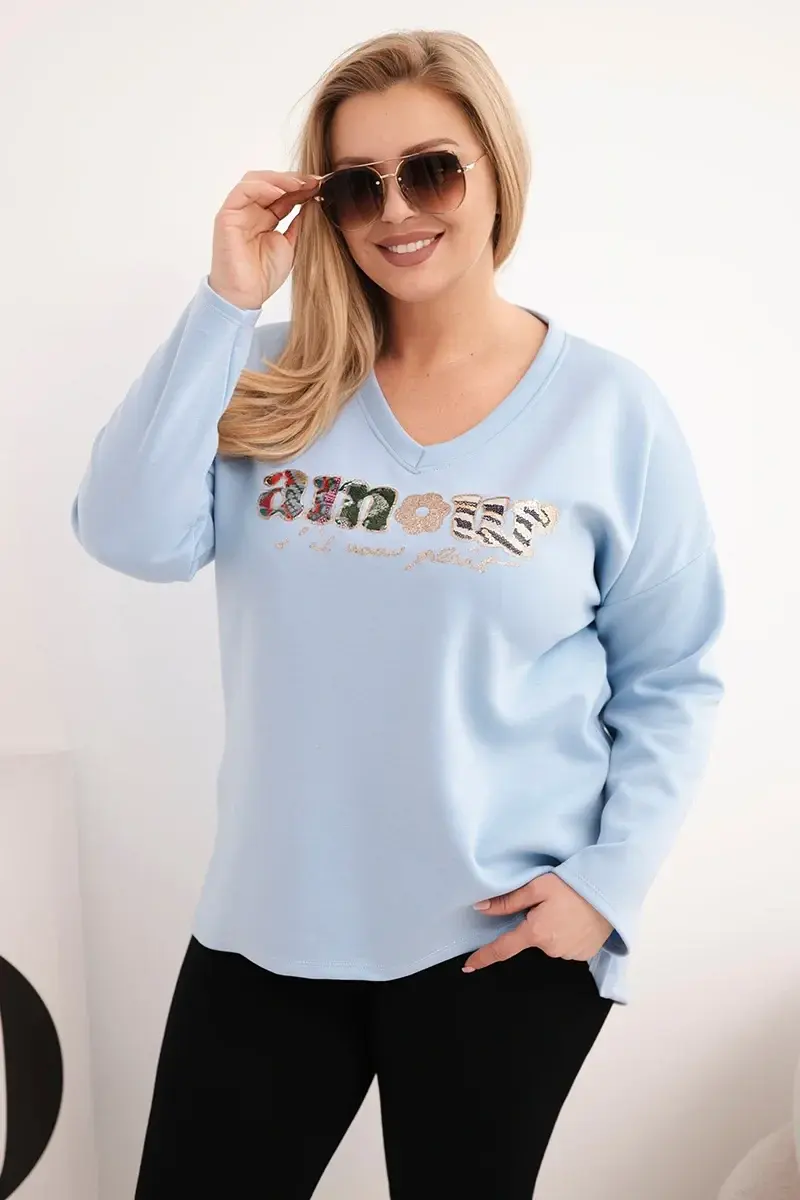 Kesi Plus Size mikina s výstrihom do V a potlačou modrá