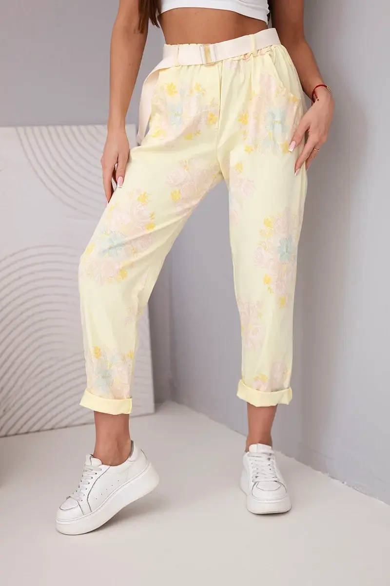 Kesi Włoski dámske kvetované nohavice s opaskom žlté
