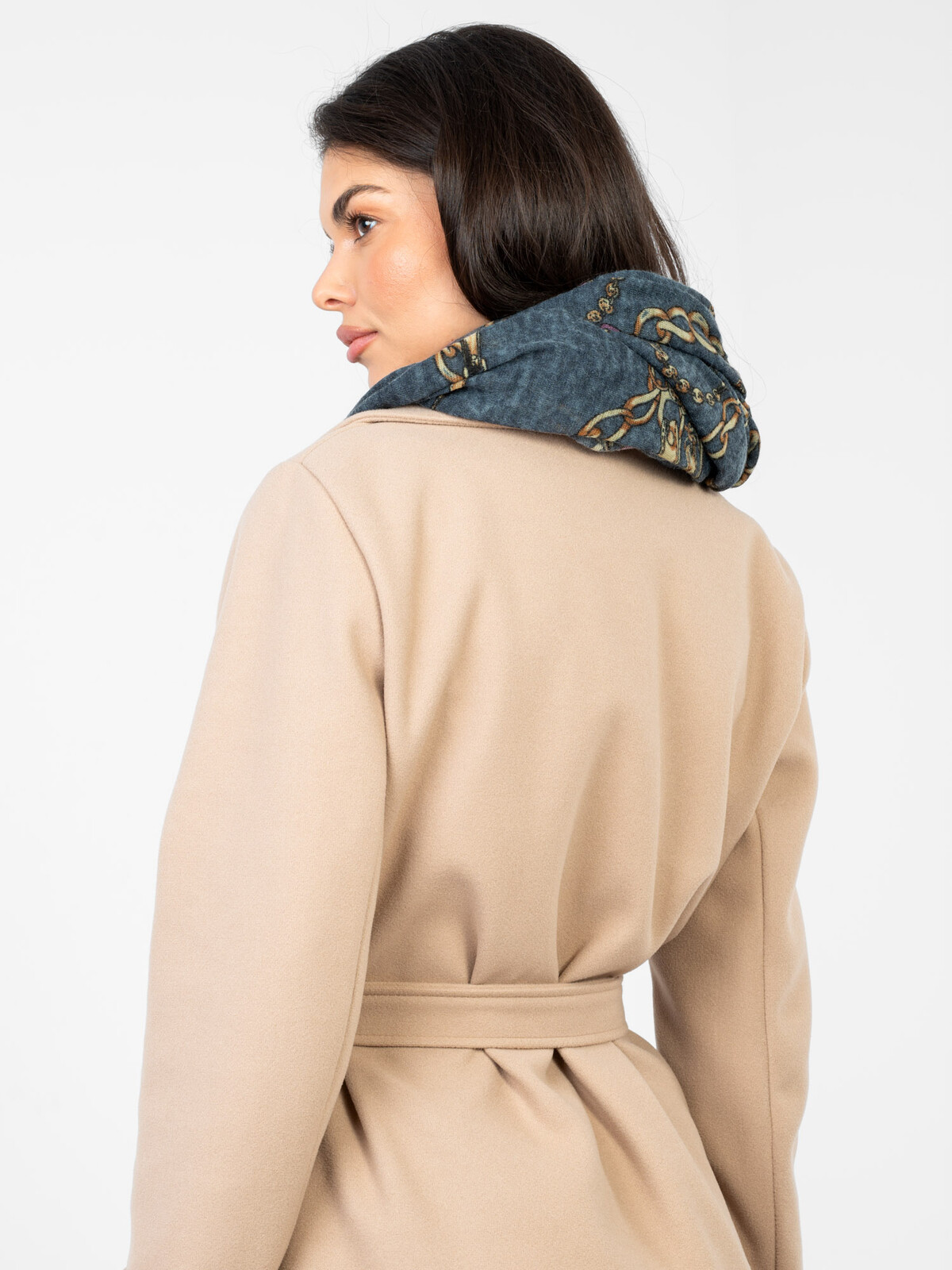 Tmavomodrá dámska šatka s potlačou