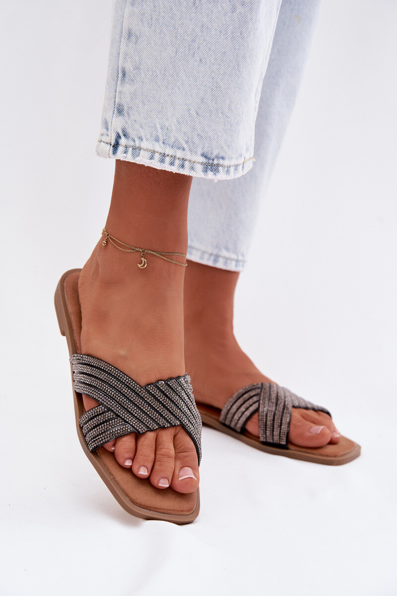 Dámske šľapky na nízkom podpätku Black