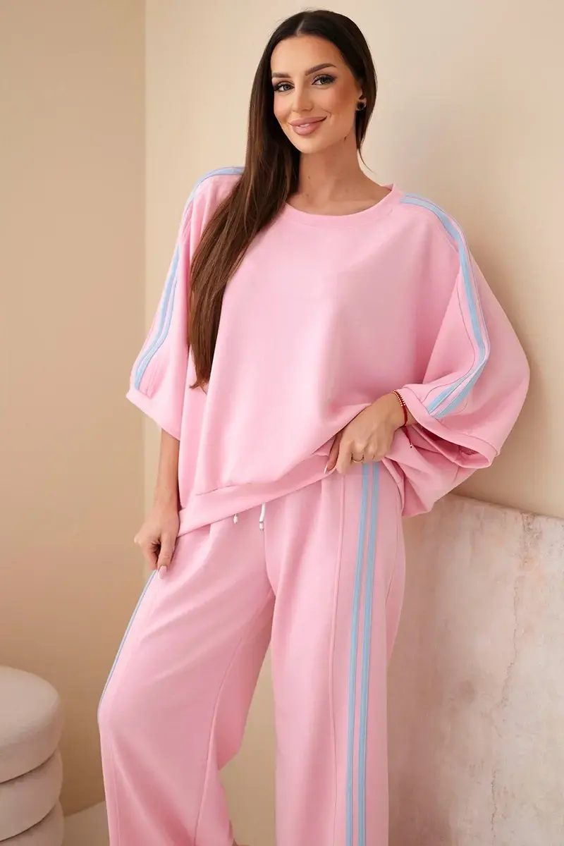 Dámska súprava s širokými nohavicami a voľnou blúzkou