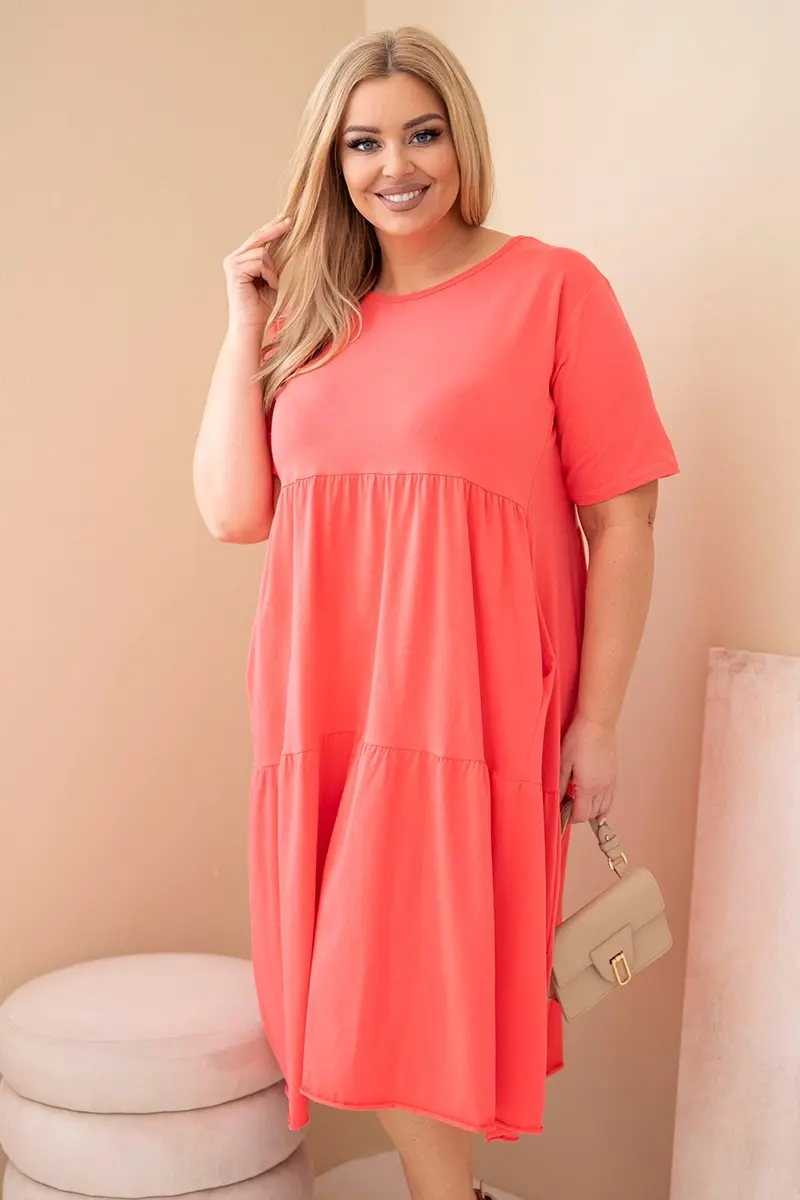 Kesi plus-size šaty s krátkymi rukávmi a volánom