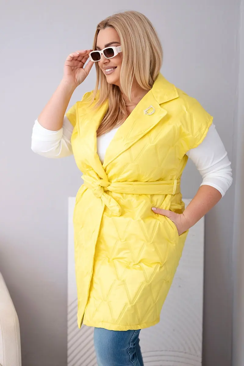 Žltá prešívaná vesta Kesi Plus Size s opaskom