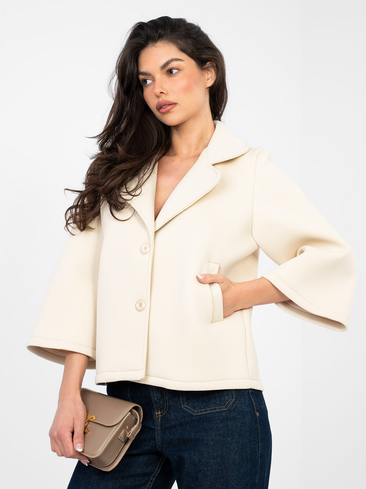 Krátky béžový plášť