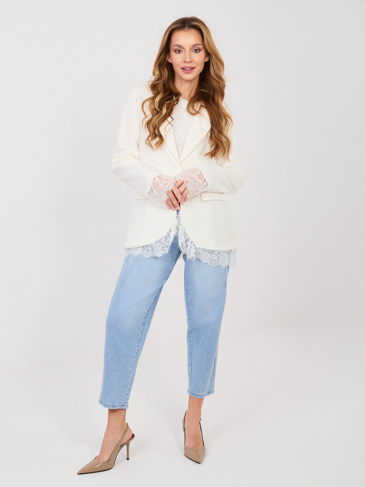 Ecru dámske sako s ramennými vypchávkami