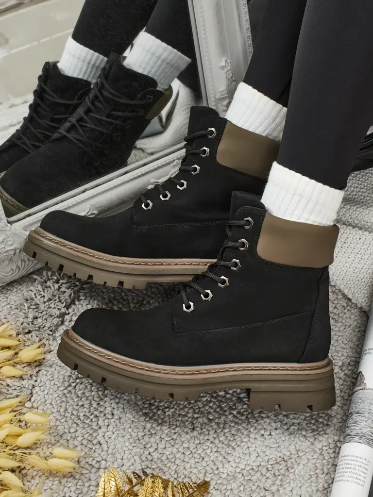 Dámske topánky Avienne Trappers