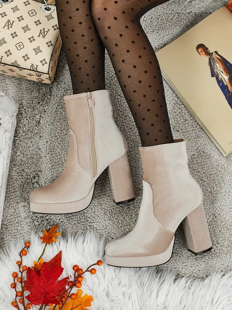 Dámske členkové topánky na podpätku Velour