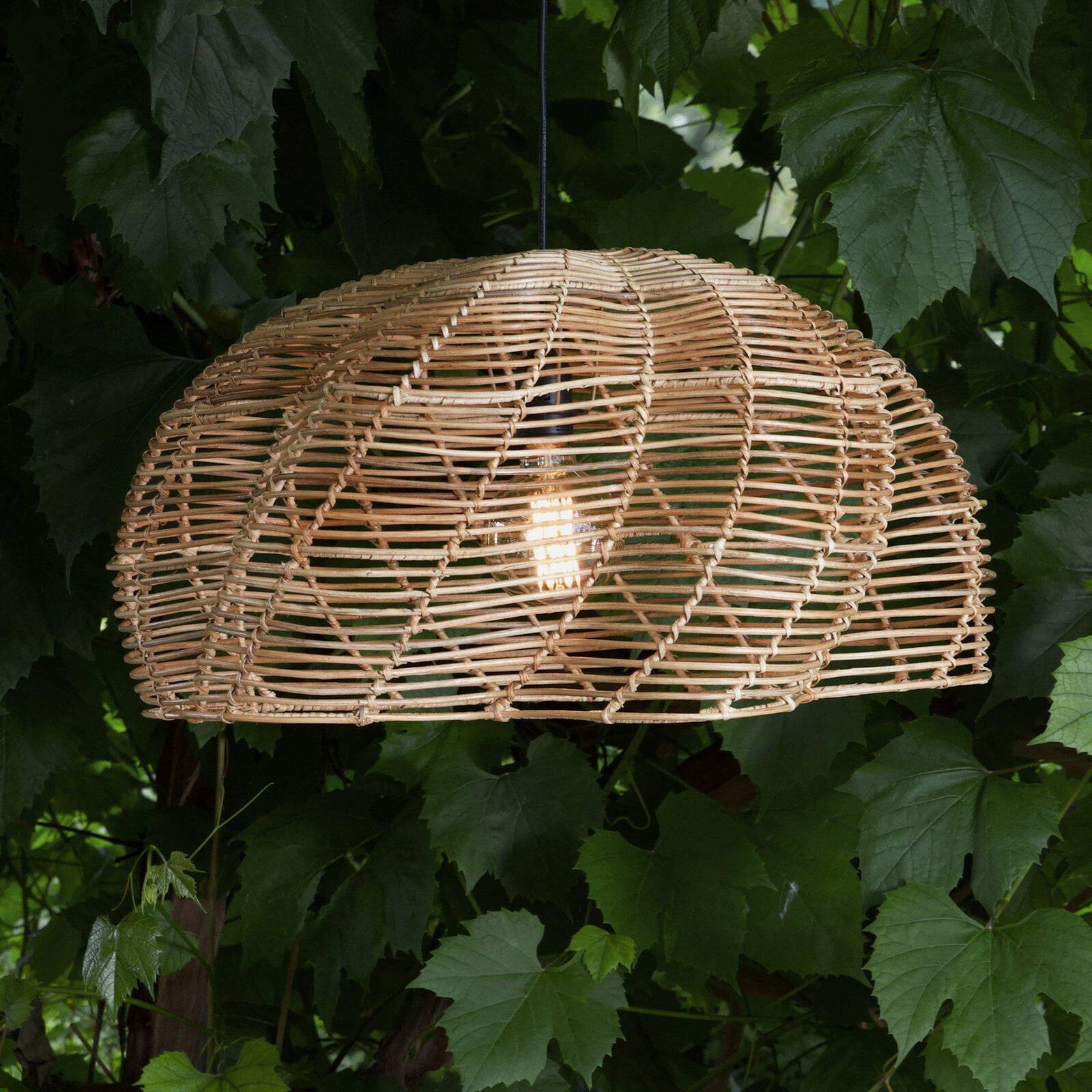 Vonkajšia závesná lampa Mayla, prírodný ratan, Ø 53 cm, zástrčka IP44