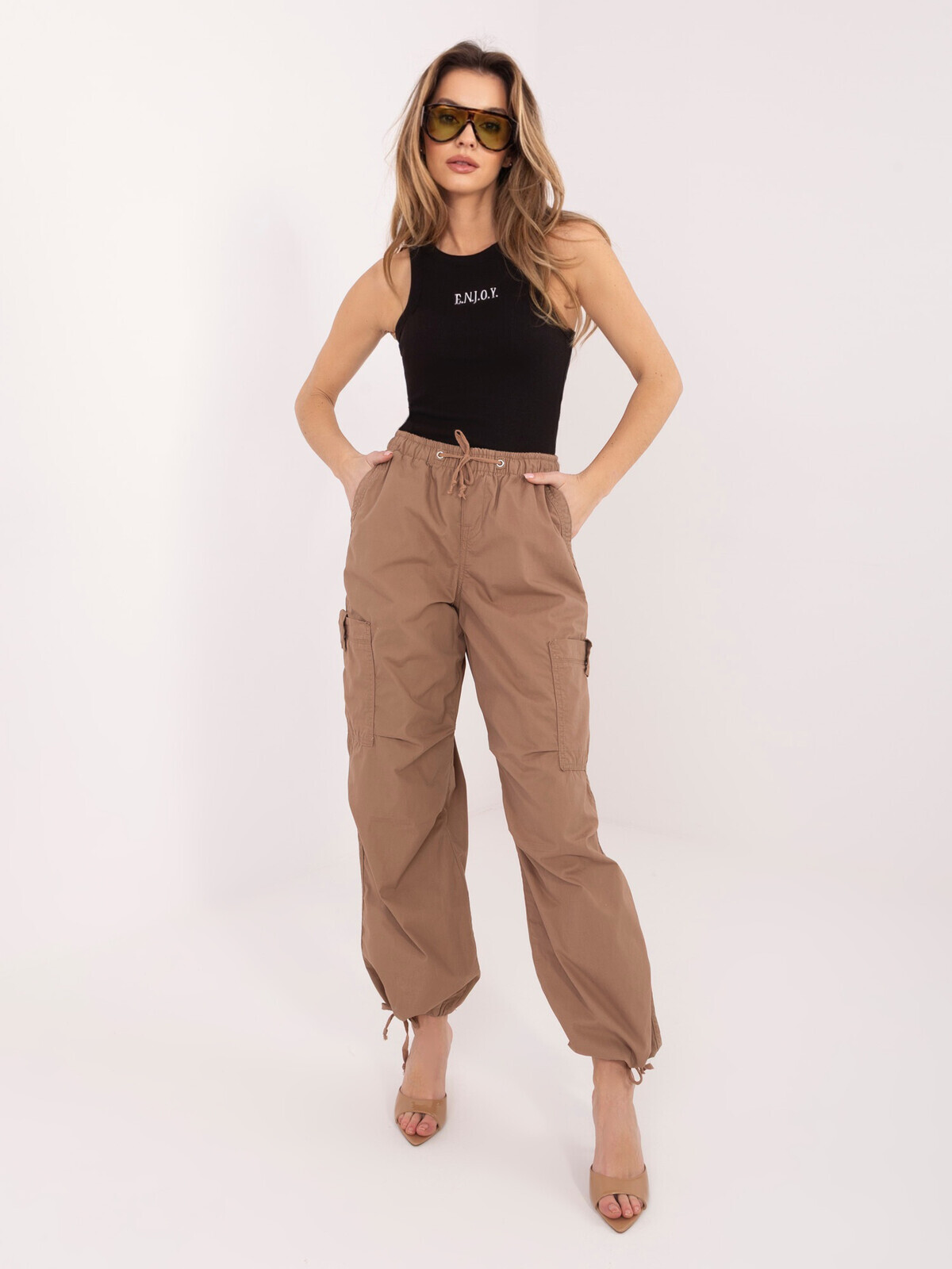 Čierny pruhovaný top bez rukávov