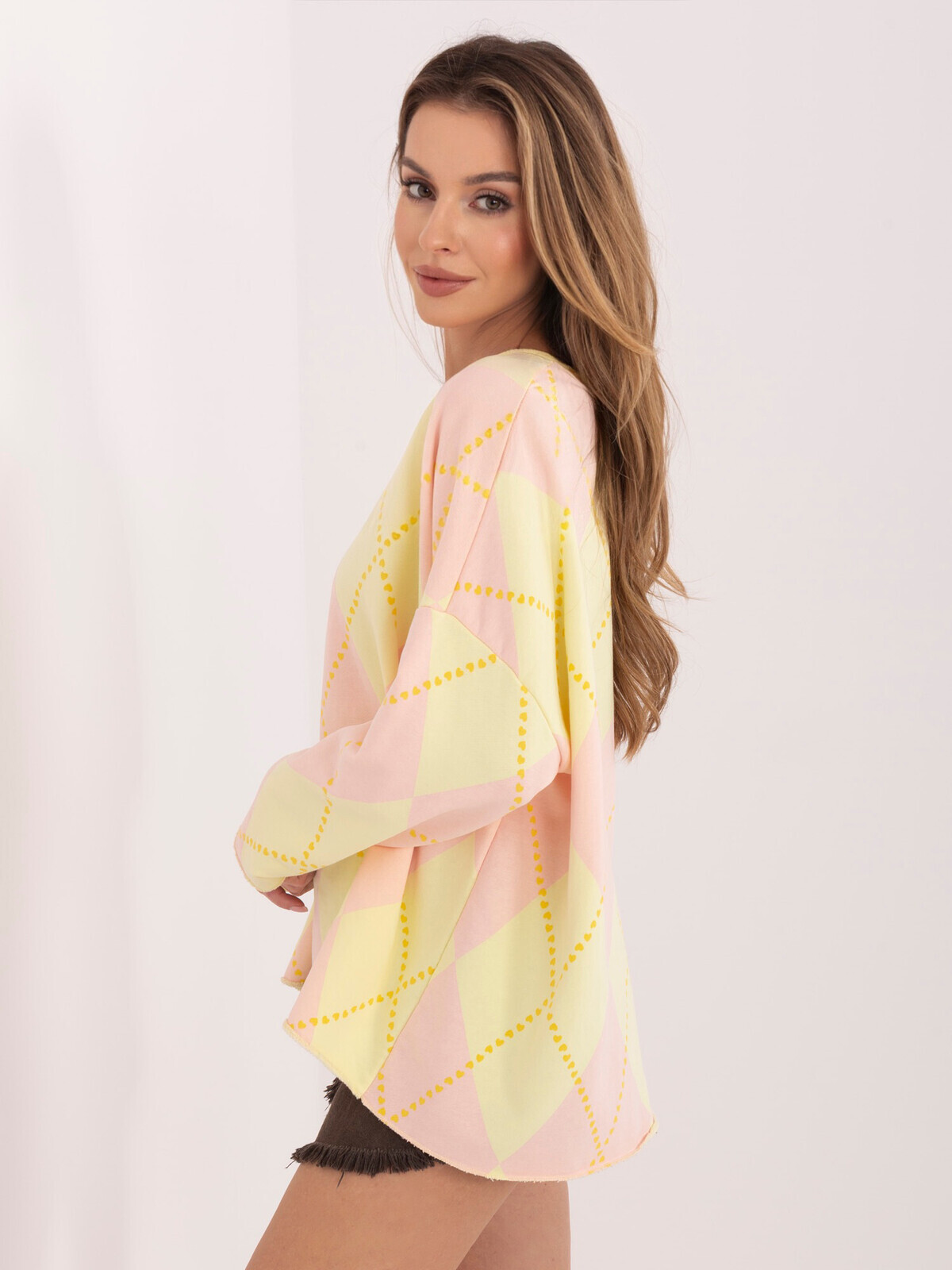 Svetloružová blúzka s geometrickým vzorom