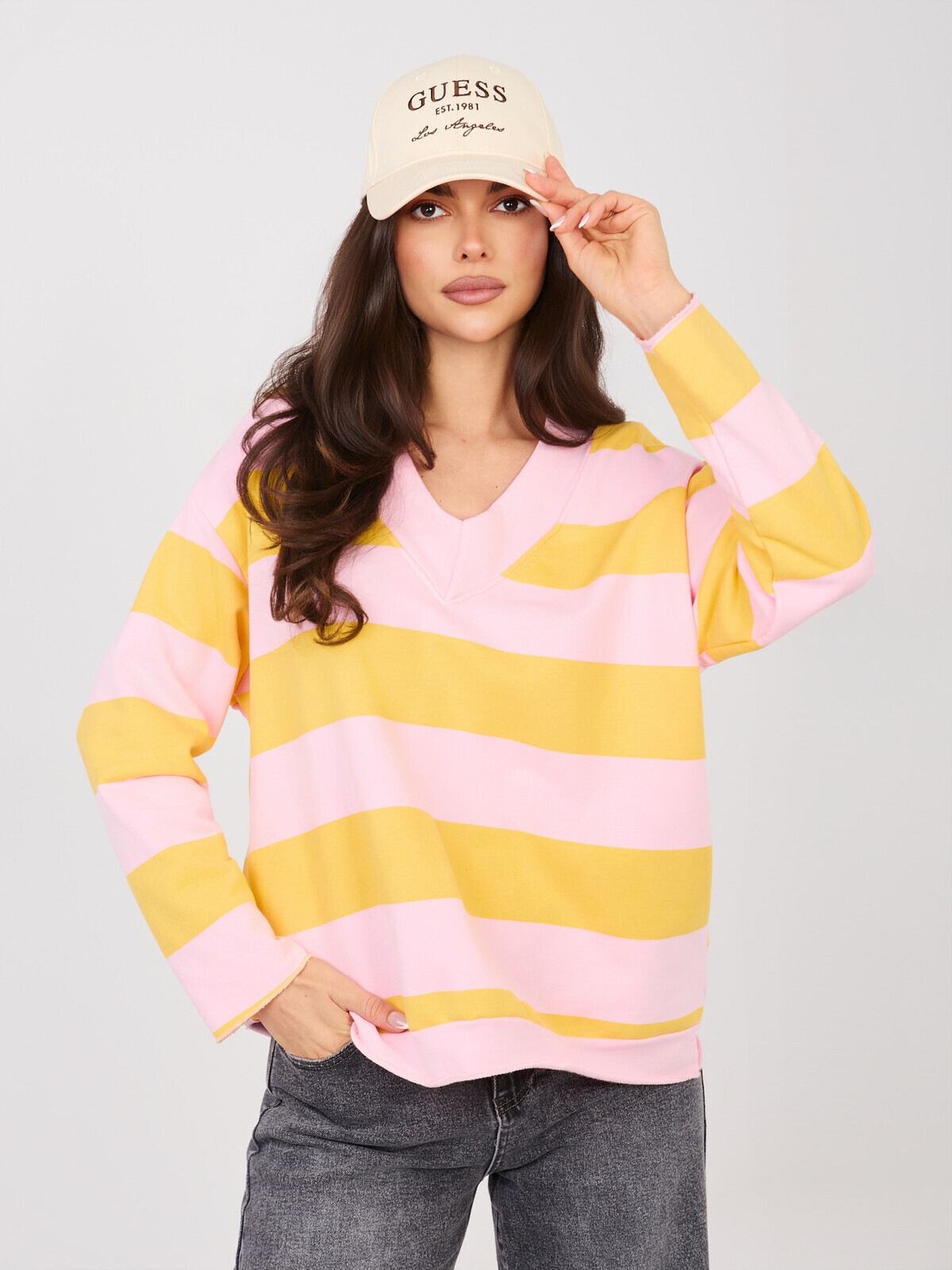 Žltý oversized sveter s pruhmi