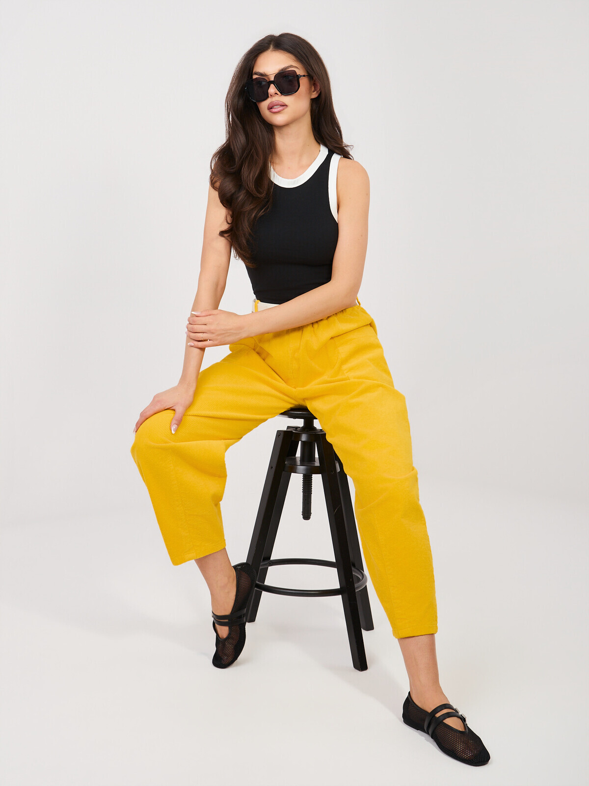 Krátky čierny top z bavlny