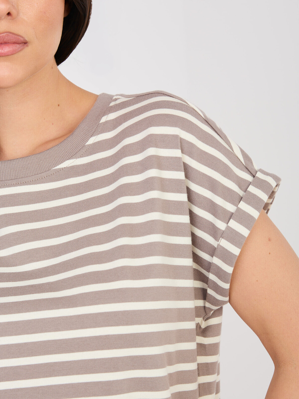 Dámske tričko oversize v prúžkoch