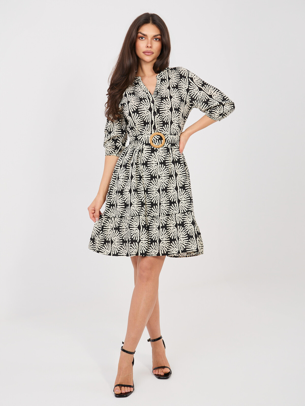 Čierne vzorované šaty s bufnatými rukávmi