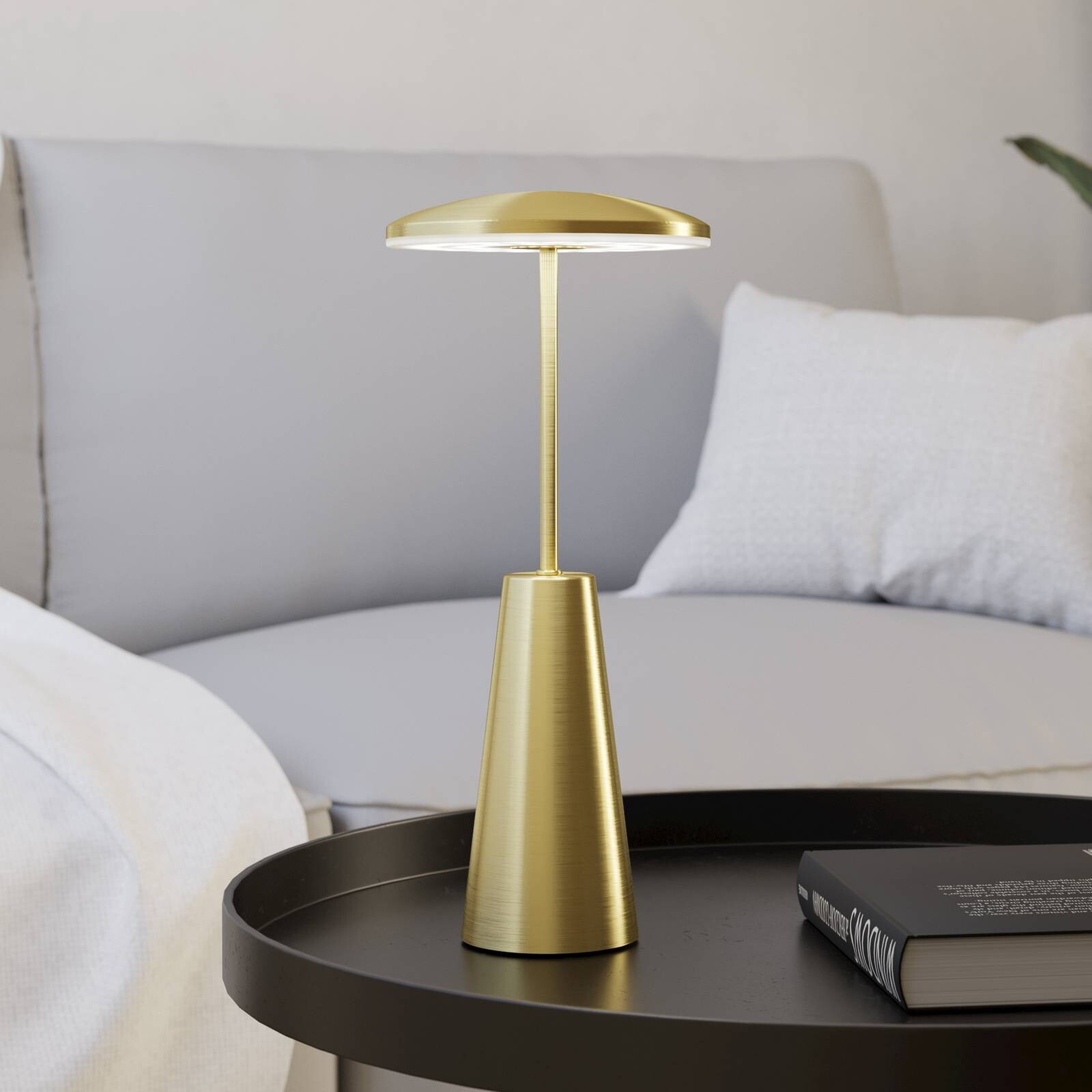 LED akumulátorová lampa Piccola, mosadzná farba, výška 28 cm, IP54