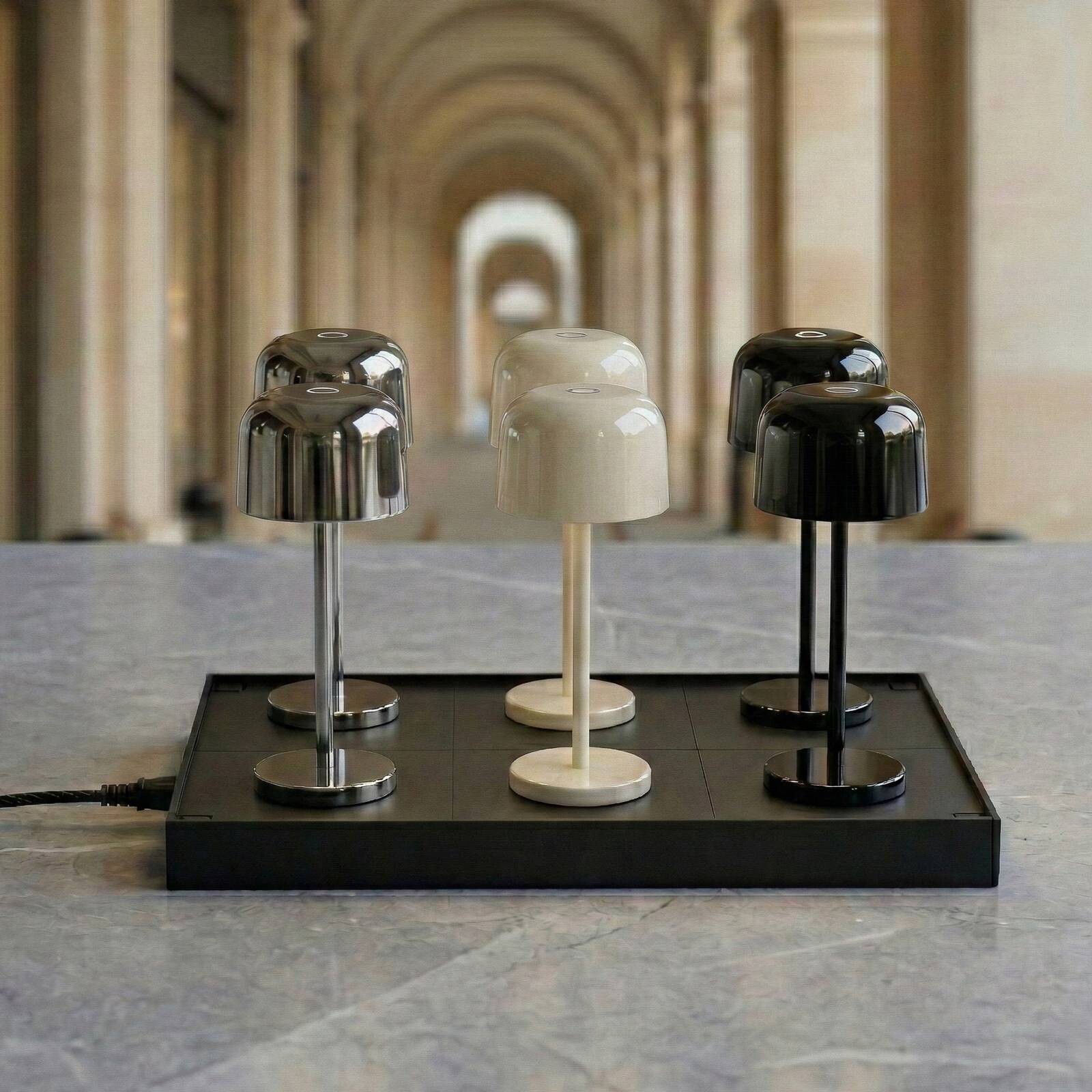 LED akumulátorová stolná lampa Quill chróm/béžová/čierna 6-miestna nabíjací