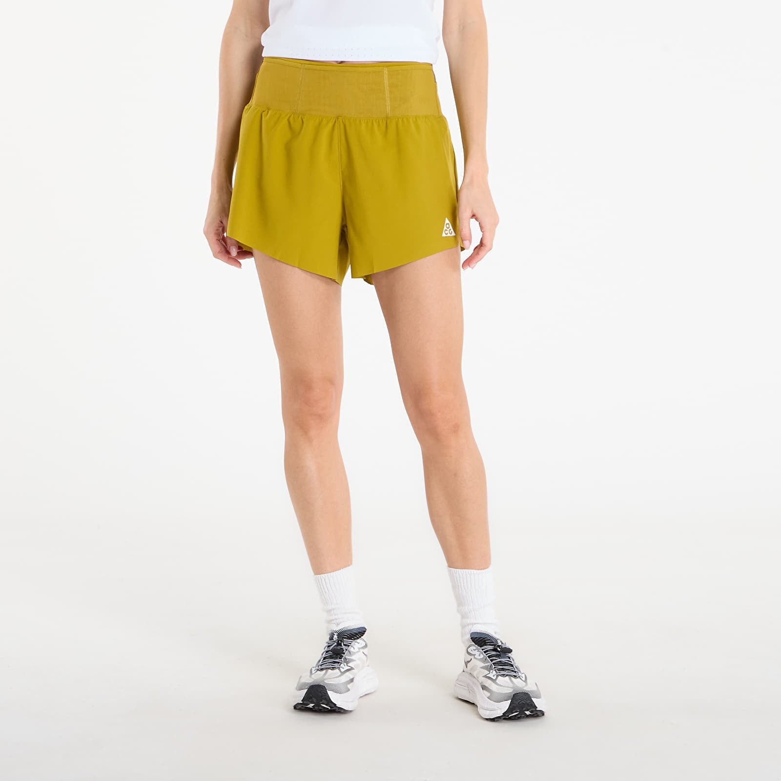 Šortky Nike ACG Women's Dri-FIT Mid-Rise Brief-Lined Trail Running Shorts Peat Moss/ Ironstone/ Summit White M