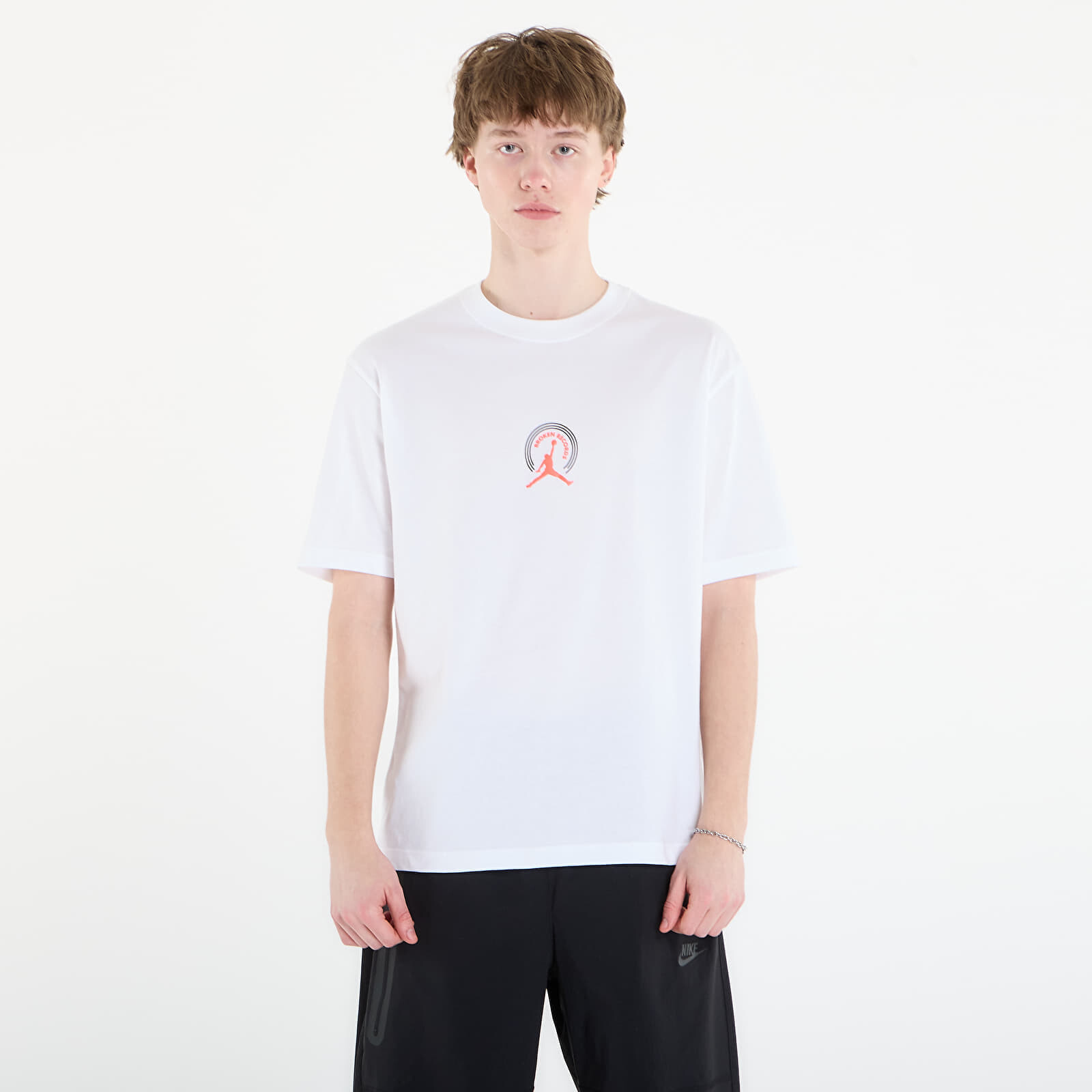 Tričko Jordan Men's Graphic T-Shirt White/ Infrared 23 L