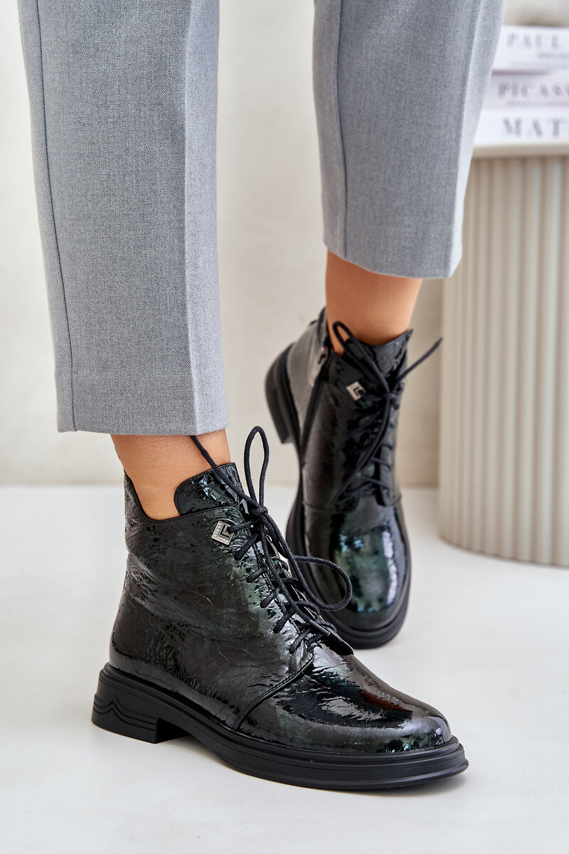 Leather patent leather women's ankle boots insulated with D&A dark green zip