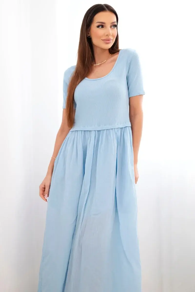 Modré midi šaty s krátkymi rukávmi