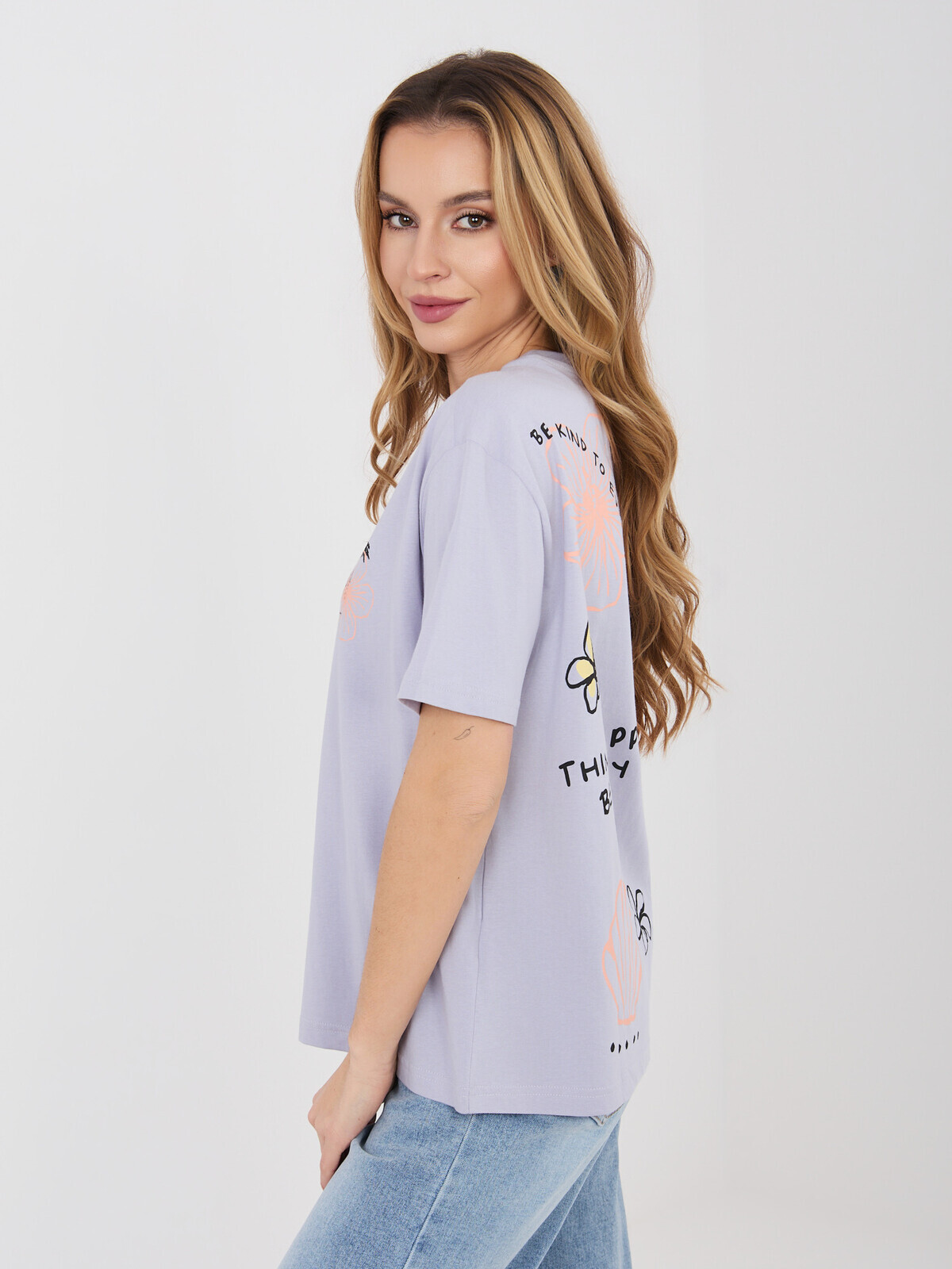 Svetlofialové tričko s tropickým motívom