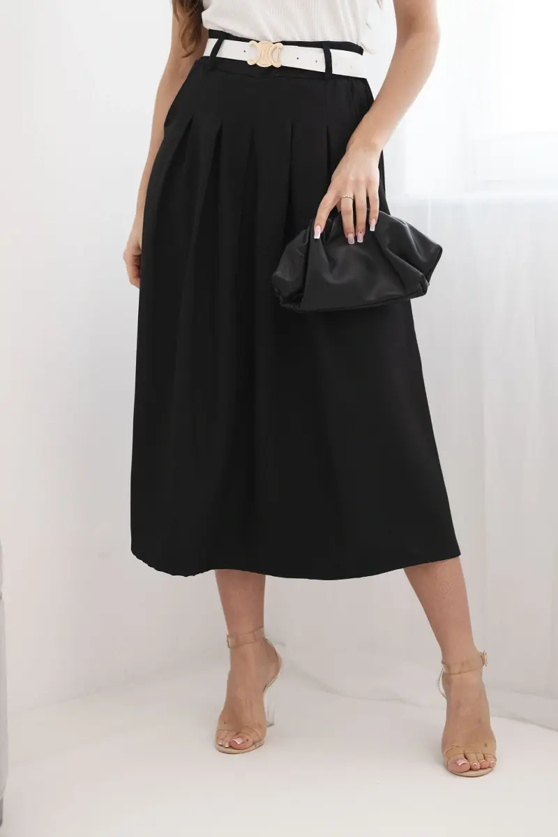 Dámska viskózová sukňa s opaskom a skladmi čierna