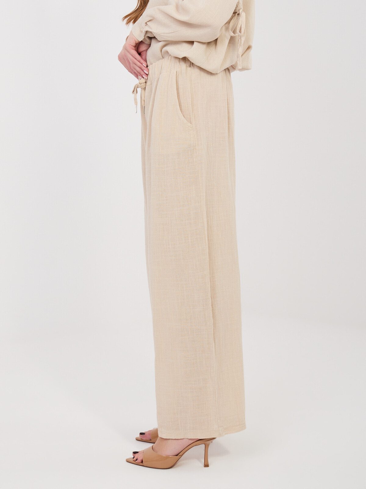 Béžové vzdušné nohavice s viazaním